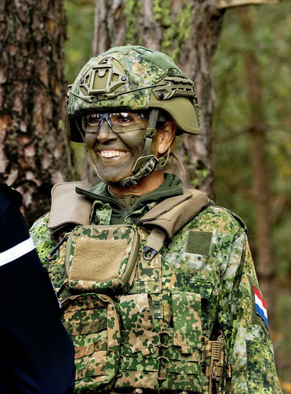 Regina Maxima a Țărilor de Jos, în uniformă militară și cu fața vopsită în culori de camuflaj. Ce s-a întâmplat | FOTO - Imaginea 24