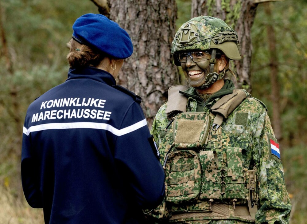 Regina Maxima a Țărilor de Jos, în uniformă militară și cu fața vopsită în culori de camuflaj. Ce s-a întâmplat | FOTO - Imaginea 25