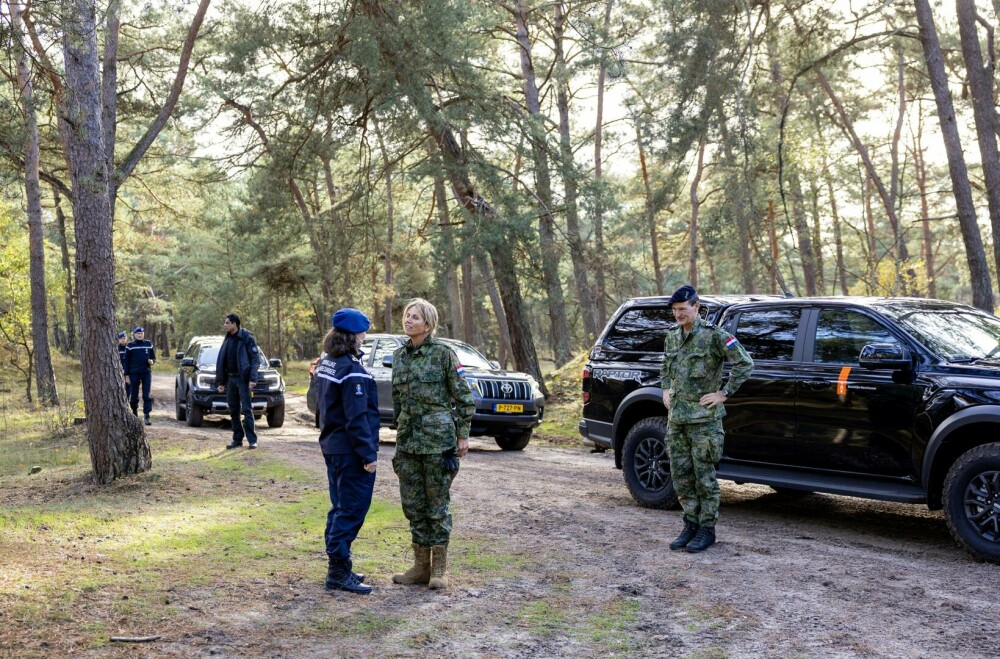 Regina Maxima a Țărilor de Jos, în uniformă militară și cu fața vopsită în culori de camuflaj. Ce s-a întâmplat | FOTO - Imaginea 26