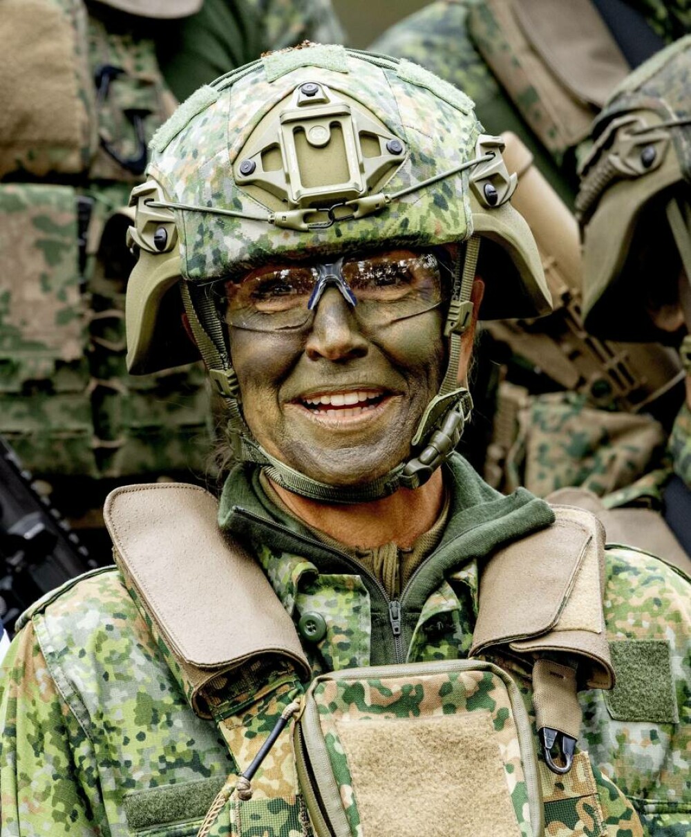Regina Maxima a Țărilor de Jos, în uniformă militară și cu fața vopsită în culori de camuflaj. Ce s-a întâmplat | FOTO - Imaginea 29