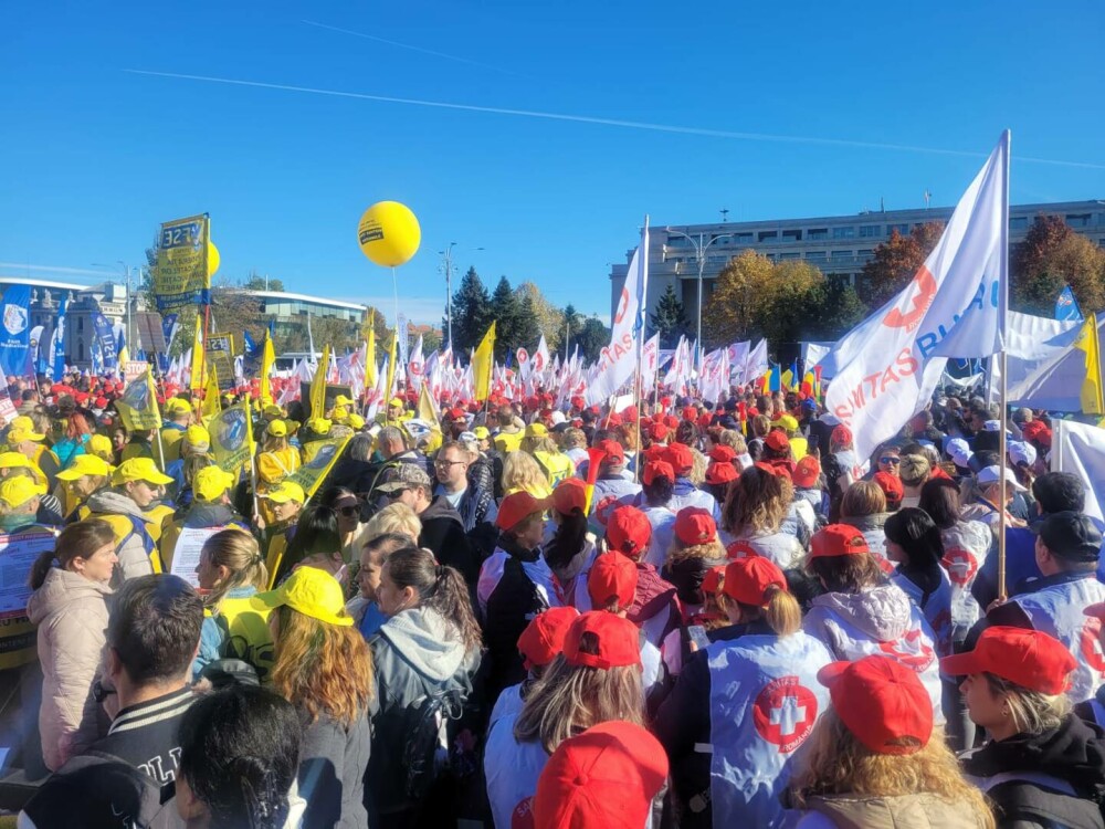 Mii de sindicaliști au protestat în fața Guvernului. „Măsurile luate de Guvernul Bolojan au atins toţi oamenii cinstiţi” - Imaginea 1