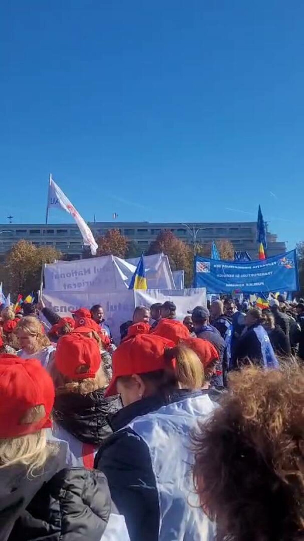 Mii de sindicaliști au protestat în fața Guvernului. „Măsurile luate de Guvernul Bolojan au atins toţi oamenii cinstiţi” - Imaginea 5