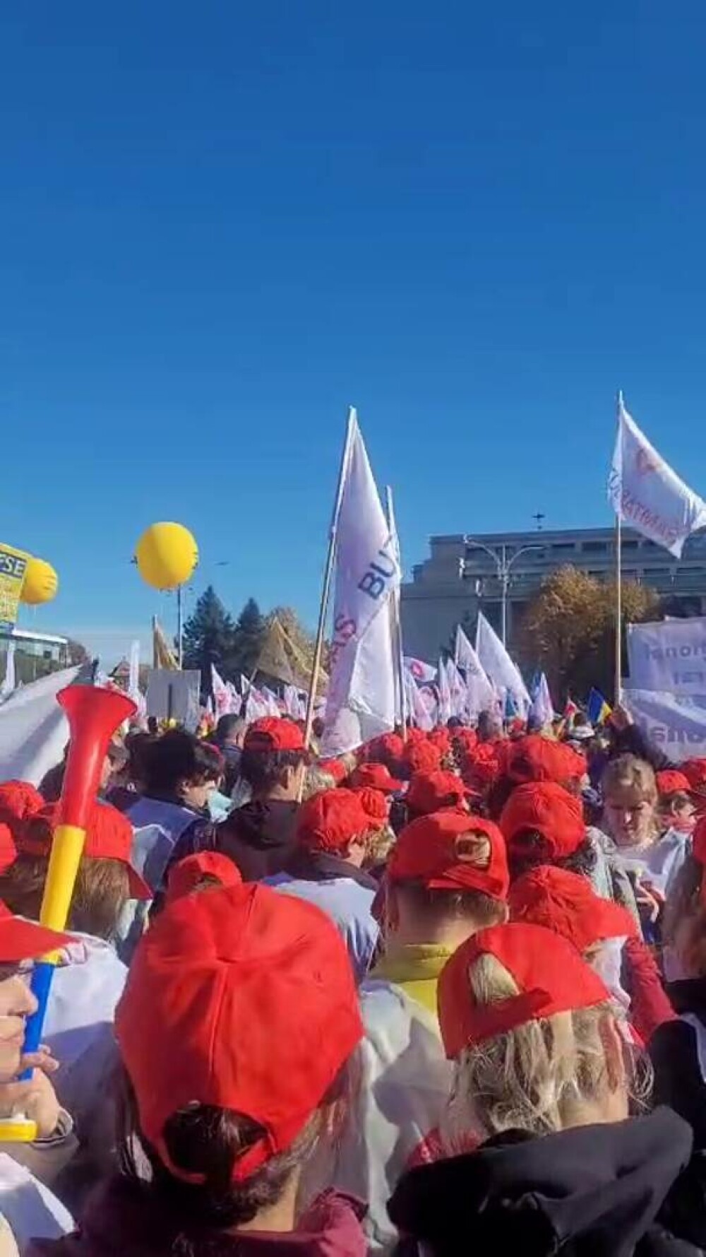 Mii de sindicaliști au protestat în fața Guvernului. „Măsurile luate de Guvernul Bolojan au atins toţi oamenii cinstiţi” - Imaginea 7