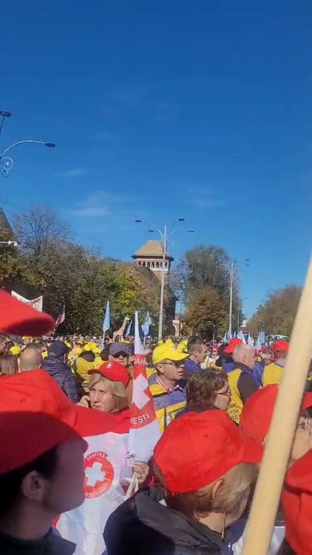 Mii de sindicaliști au protestat în fața Guvernului. „Măsurile luate de Guvernul Bolojan au atins toţi oamenii cinstiţi” - Imaginea 8