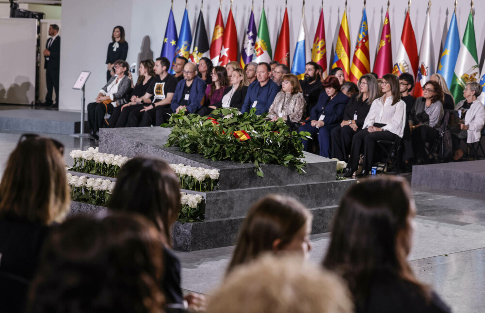 Inundații periculoase în Spania. Apa a pătruns în autobuze și într-un spital din Sevilla. FOTO - Imaginea 6