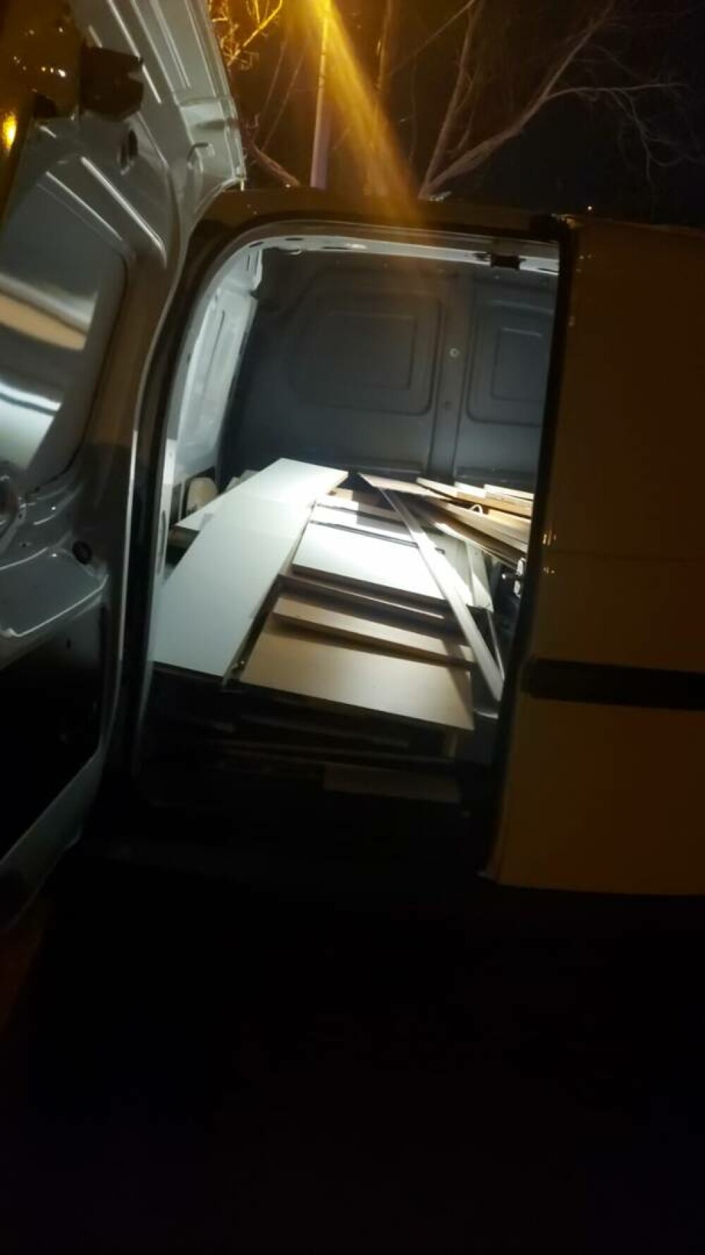 Camerele video l-au dat de gol. Prins de polițiști în fapt, un bărbat a fost amendat cu 30.000 lei în București. FOTO - Imaginea 2