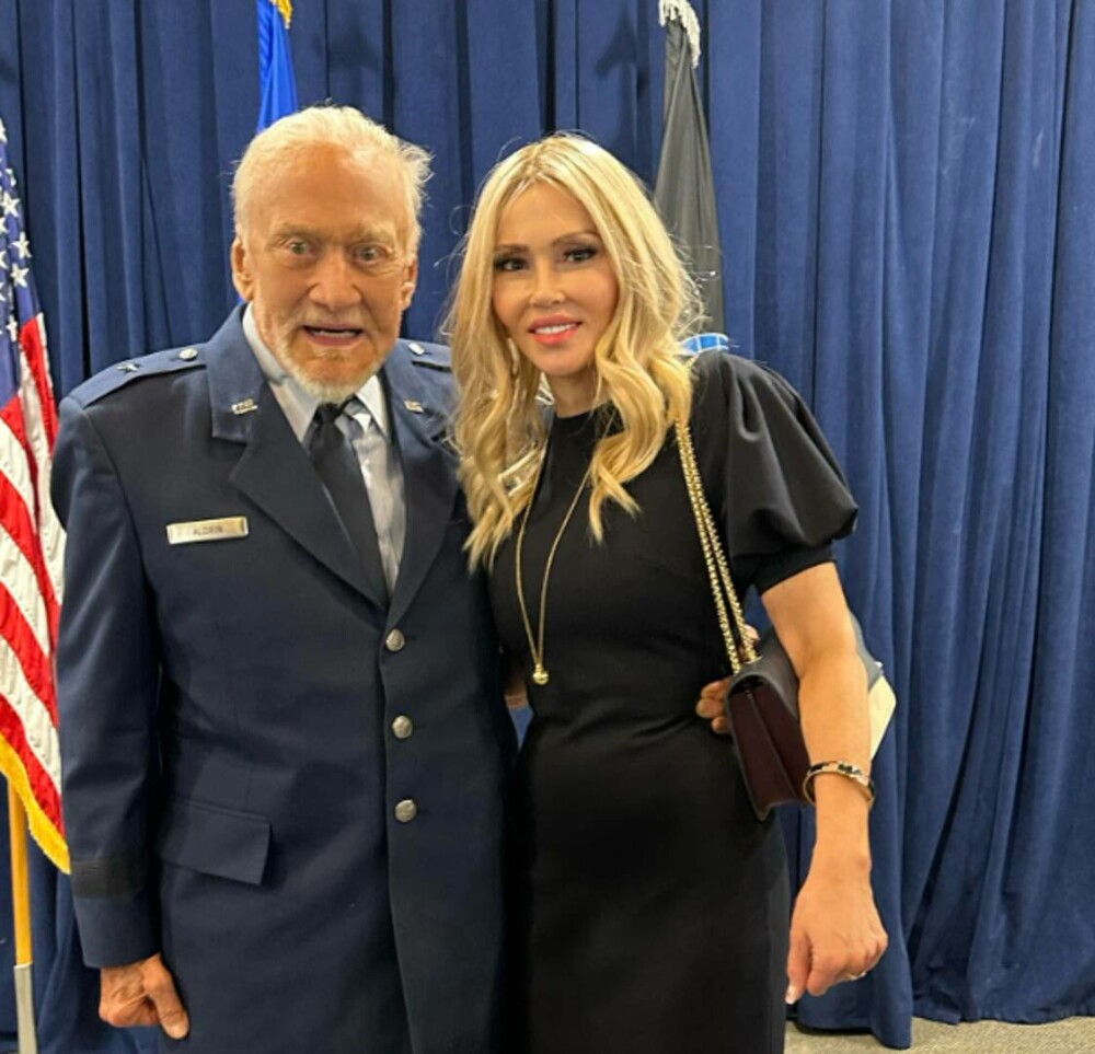 Soția lui Buzz Aldrin, Anca Faur, a murit la vârsta de 66 de ani. Mesajul transmis de fostul astronaut - Imaginea 11