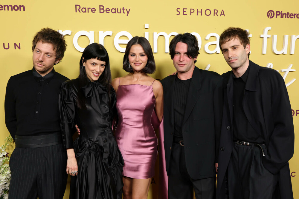 Selena Gomez, apariție spectaculoasă pe covorul roșu. Cu ce ținută a atras toate privirile. GALERIE FOTO - Imaginea 3