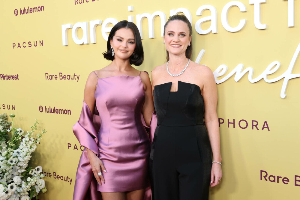 Selena Gomez, apariție spectaculoasă pe covorul roșu. Cu ce ținută a atras toate privirile. GALERIE FOTO - Imaginea 13