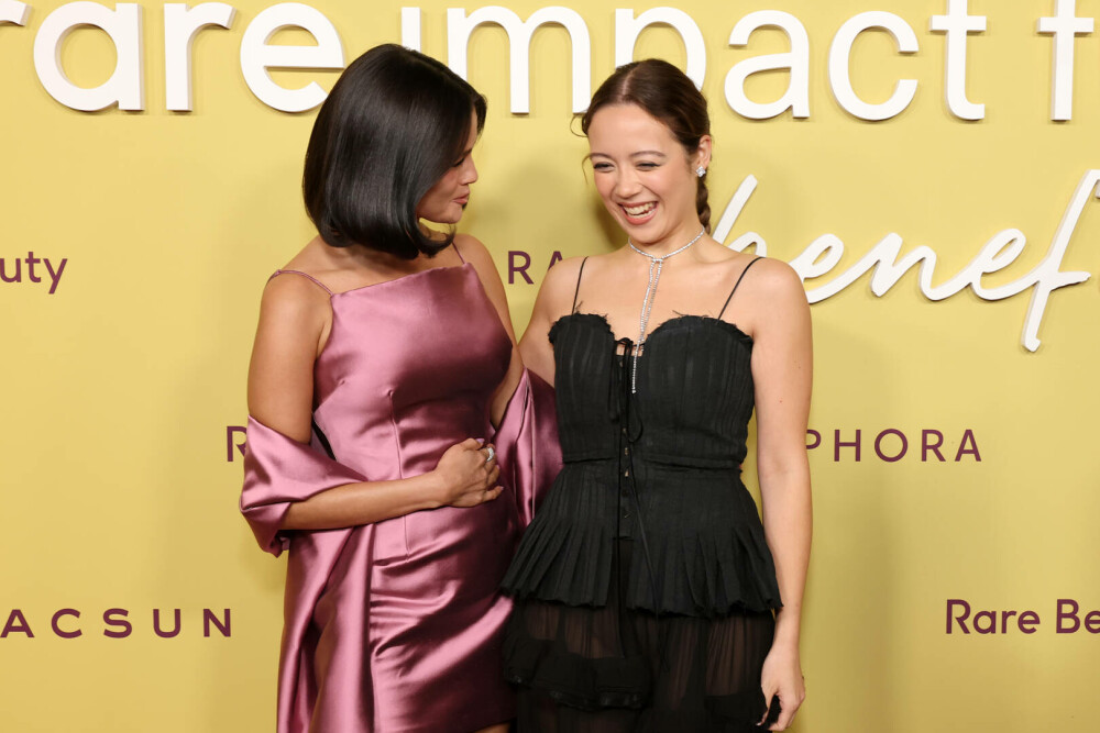 Selena Gomez, apariție spectaculoasă pe covorul roșu. Cu ce ținută a atras toate privirile. GALERIE FOTO - Imaginea 21