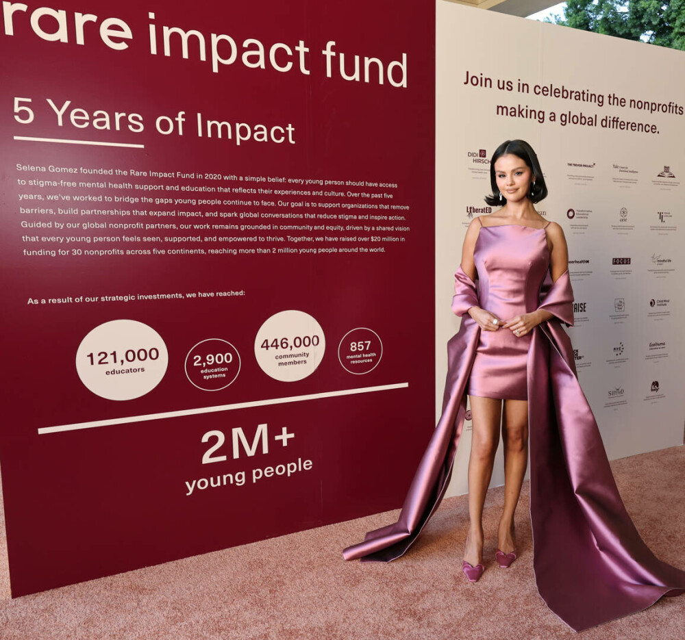 Selena Gomez, apariție spectaculoasă pe covorul roșu. Cu ce ținută a atras toate privirile. GALERIE FOTO - Imaginea 23