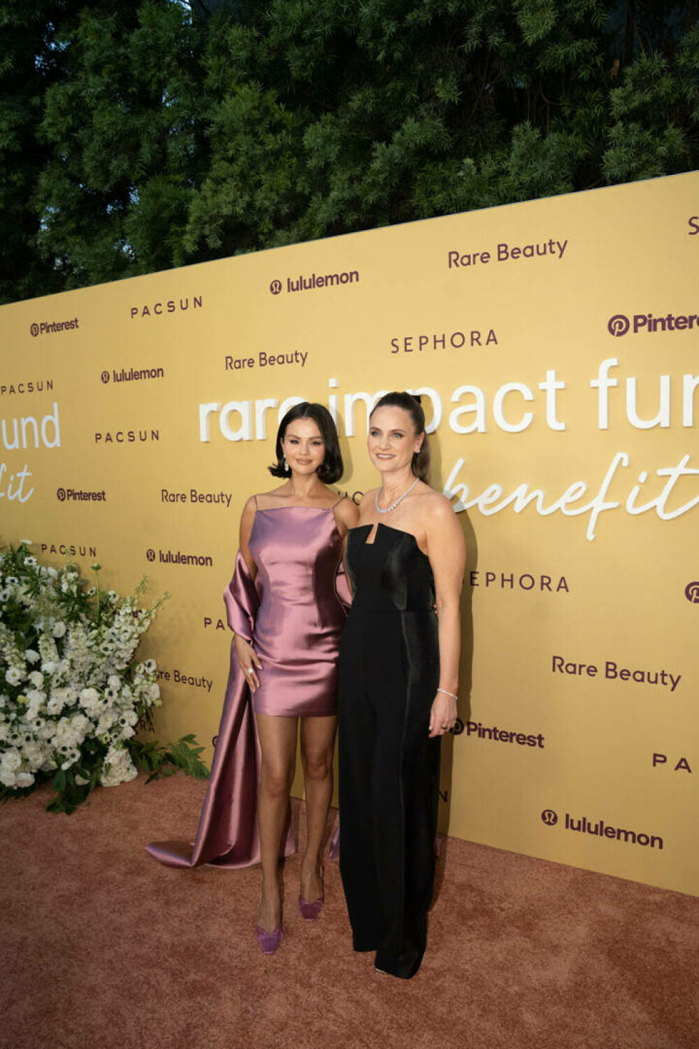 Selena Gomez, apariție spectaculoasă pe covorul roșu. Cu ce ținută a atras toate privirile. GALERIE FOTO - Imaginea 32