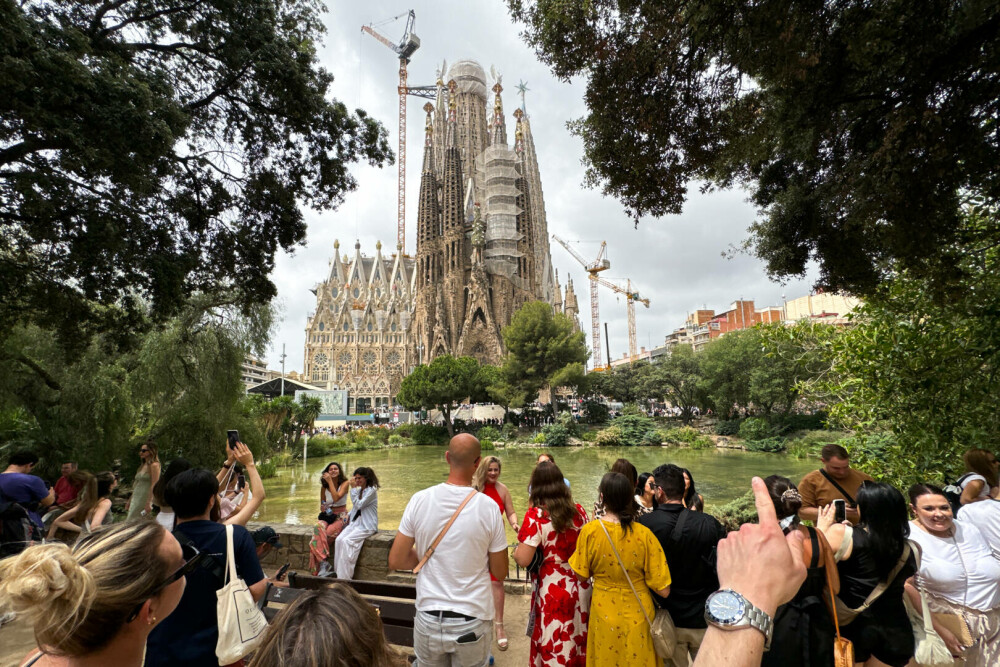 Sagrada Familia din Barcelona a devenit cea mai înaltă biserică din lume. FOTO&VIDEO - Imaginea 4