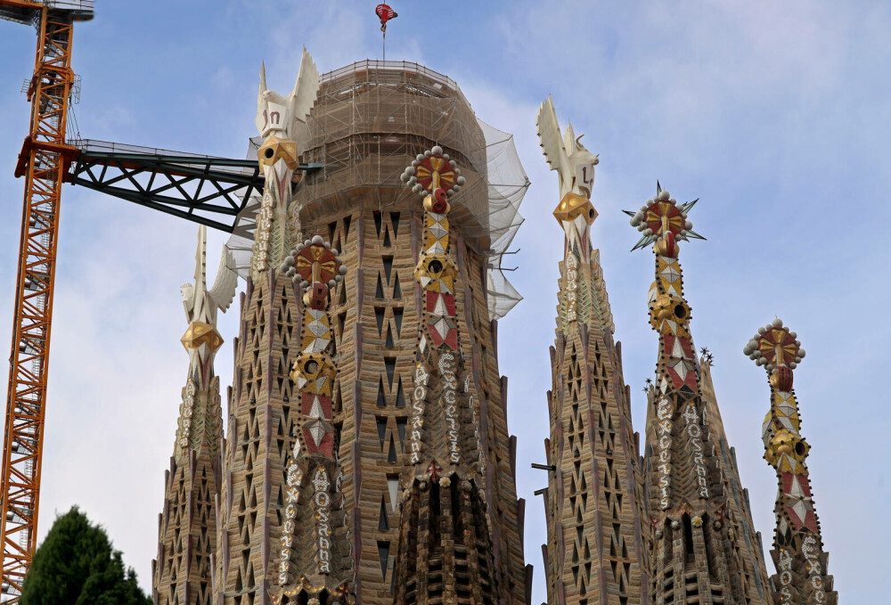 Sagrada Familia din Barcelona a devenit cea mai înaltă biserică din lume. FOTO&VIDEO - Imaginea 9