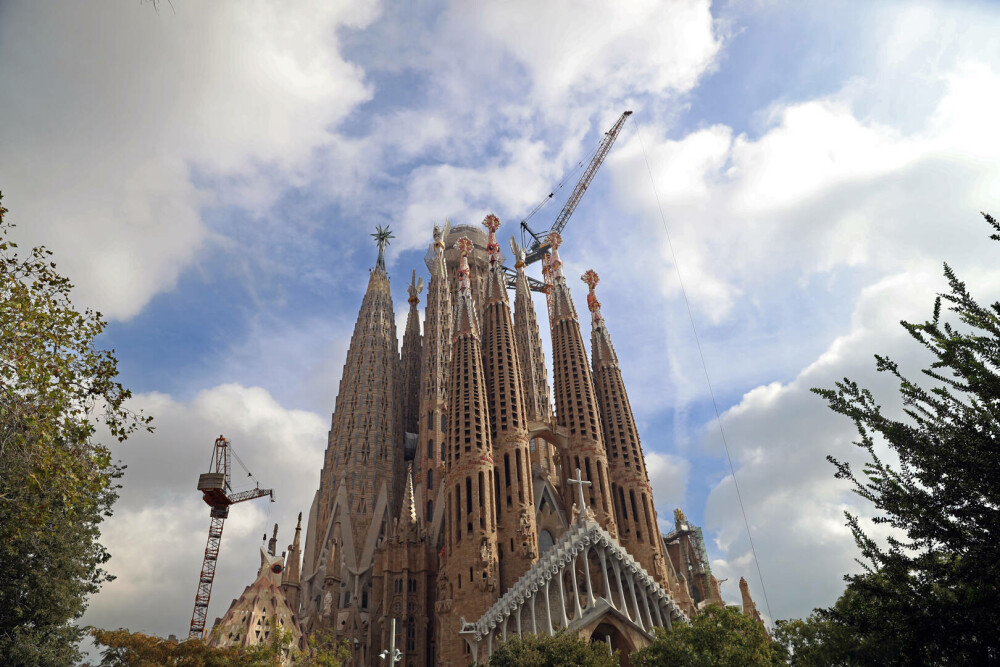 Sagrada Familia din Barcelona a devenit cea mai înaltă biserică din lume. FOTO&VIDEO - Imaginea 10