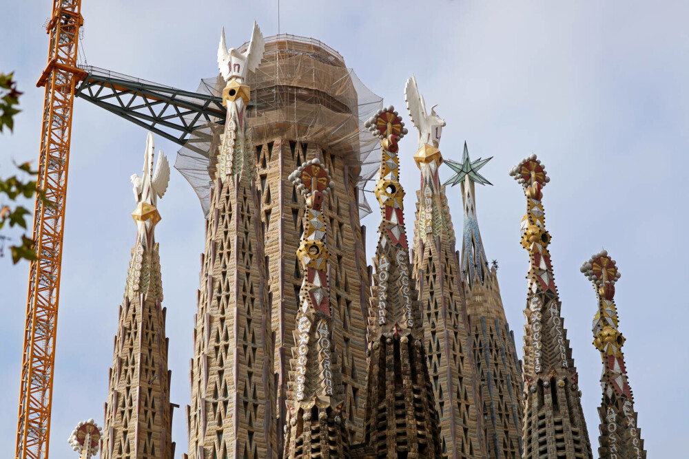Sagrada Familia din Barcelona a devenit cea mai înaltă biserică din lume. FOTO&VIDEO - Imaginea 11