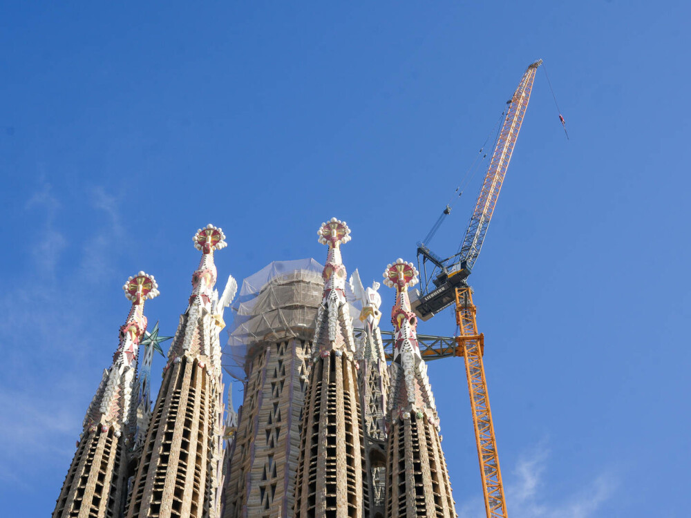 Sagrada Familia din Barcelona a devenit cea mai înaltă biserică din lume. FOTO&VIDEO - Imaginea 16
