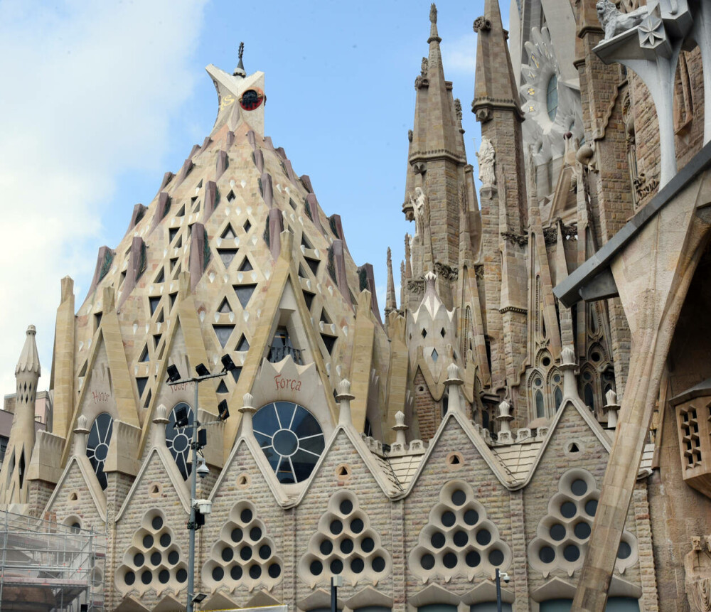 Sagrada Familia din Barcelona a devenit cea mai înaltă biserică din lume. FOTO&VIDEO - Imaginea 20