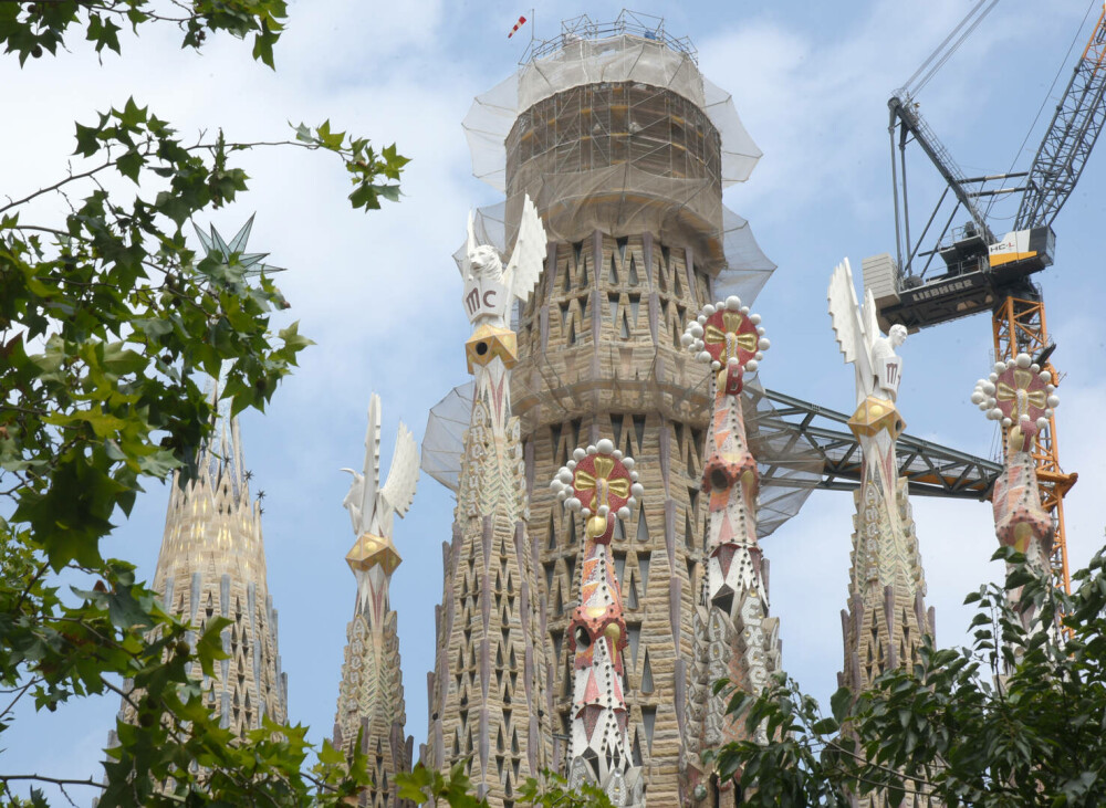 Sagrada Familia din Barcelona a devenit cea mai înaltă biserică din lume. FOTO&VIDEO - Imaginea 22