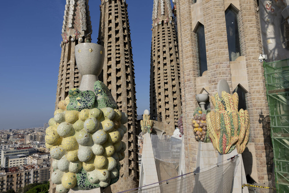 Sagrada Familia din Barcelona a devenit cea mai înaltă biserică din lume. FOTO&VIDEO - Imaginea 25