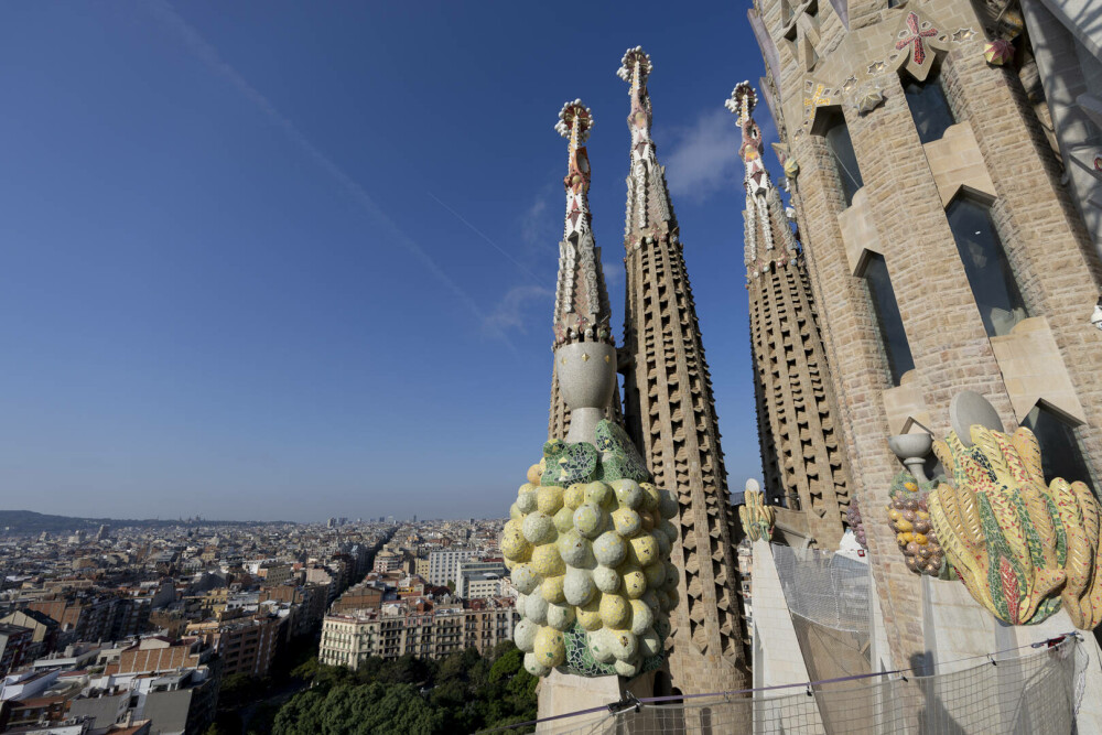 Sagrada Familia din Barcelona a devenit cea mai înaltă biserică din lume. FOTO&VIDEO - Imaginea 27