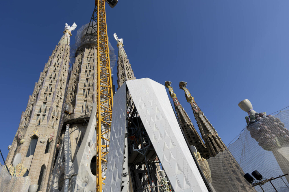Sagrada Familia din Barcelona a devenit cea mai înaltă biserică din lume. FOTO&VIDEO - Imaginea 28