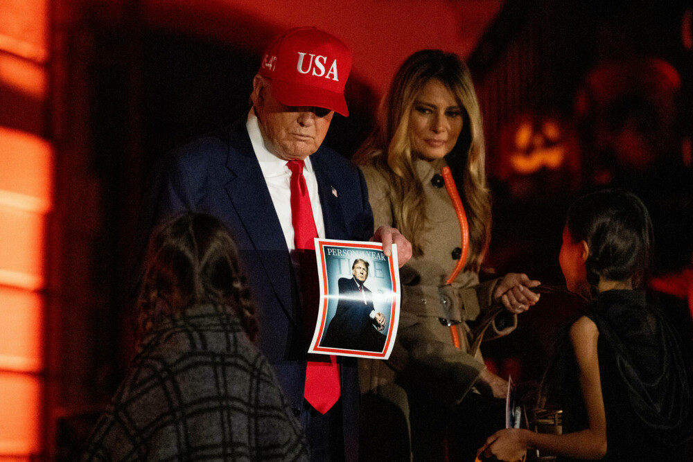 Trump a primit copii la Casa Albă, de Halloween. A găzduit sute de invitaţi costumaţi. GALERIE FOTO - Imaginea 2