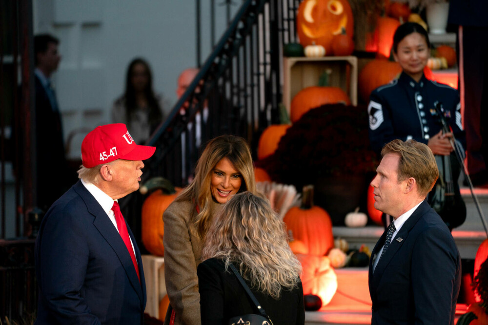 Trump a primit copii la Casa Albă, de Halloween. A găzduit sute de invitaţi costumaţi. GALERIE FOTO - Imaginea 5