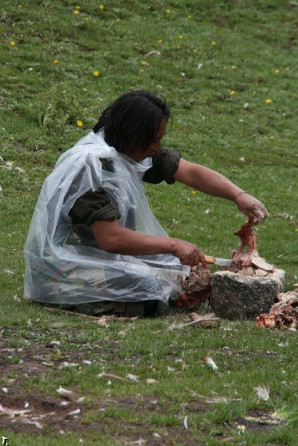 IMAGINI SOCANTE! Ritual barbar in Tibet: mancat de vulturi dupa moarte! - Imaginea 19