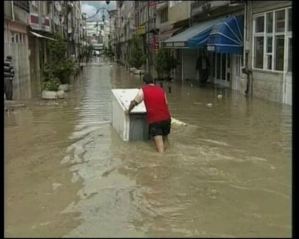 Inundatii catastrofale in Turcia: 31 de morti! PRAPADUL IN IMAGINI - Imaginea 2