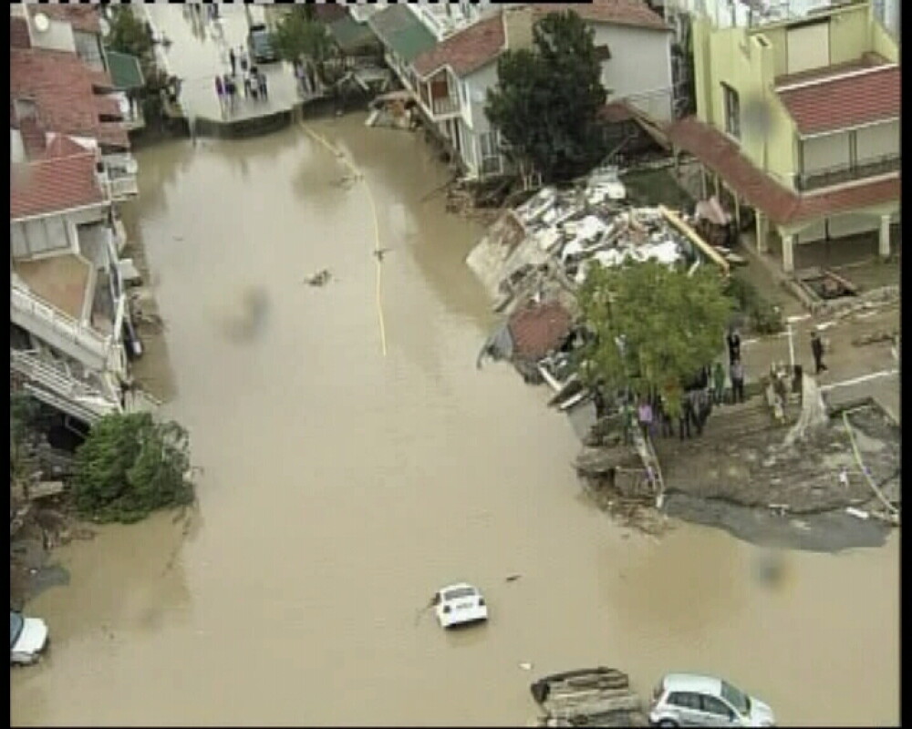 Inundatii catastrofale in Turcia: 31 de morti! PRAPADUL IN IMAGINI - Imaginea 1