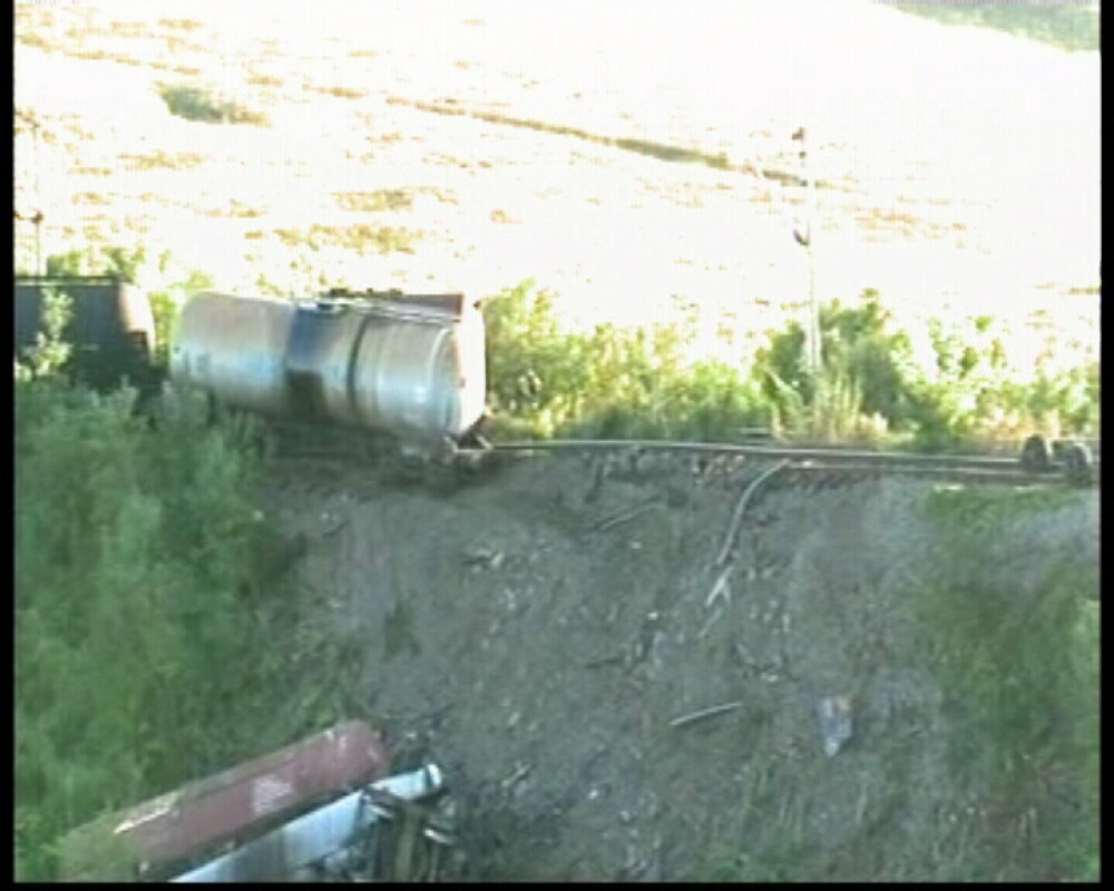 Inca unul! Un tren incarcat cu produse petroliere a deraiat in judetul Cluj - Imaginea 5