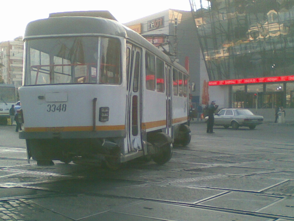 Un tramvai a deraiat in Bucuresti! Vezi galerie FOTO! - Imaginea 1