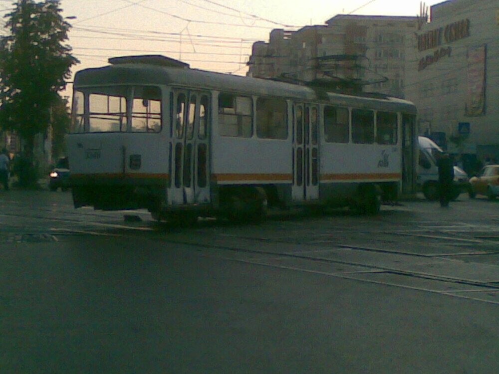 Un tramvai a deraiat in Bucuresti! Vezi galerie FOTO! - Imaginea 2