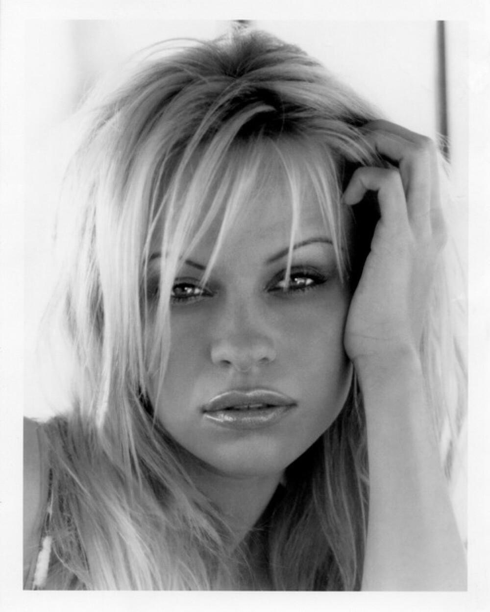 Pamela Anderson, bomba sexy, e luni la Happy Hour - Imaginea 2