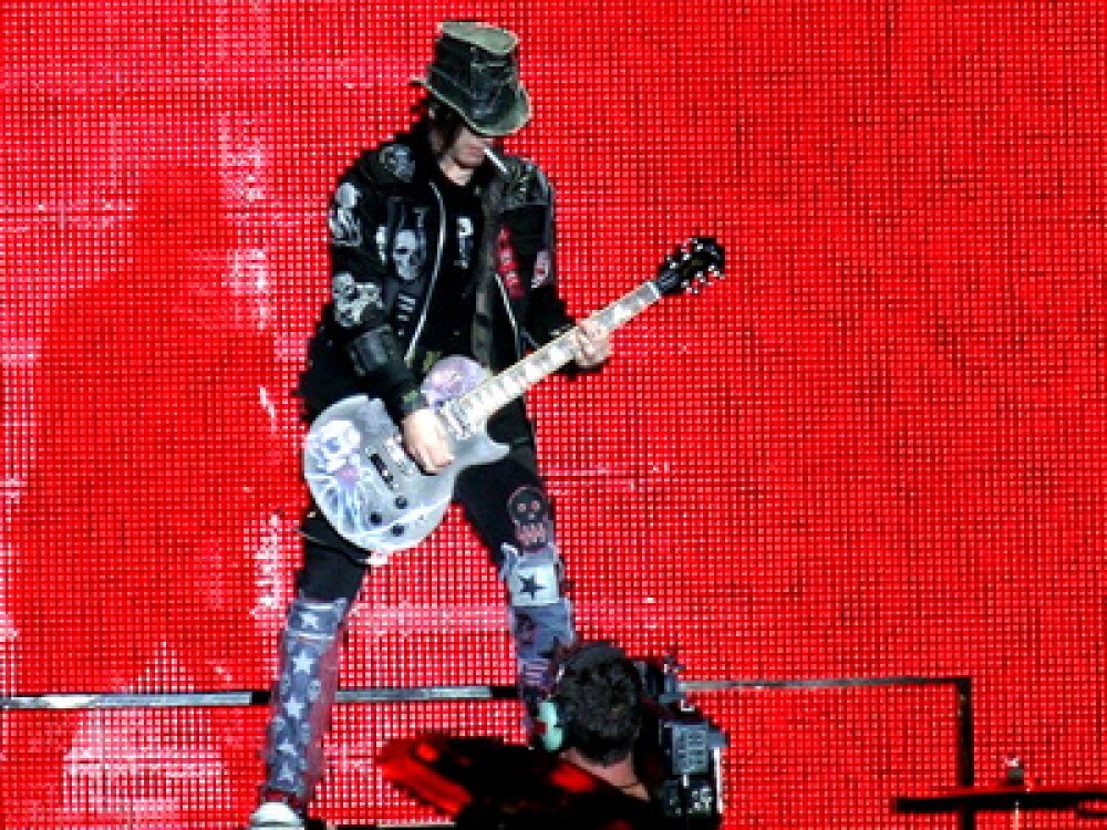 Guns N' Roses la Bucuresti: fara Slash si cu un Axl Rose cam obosit! - Imaginea 2