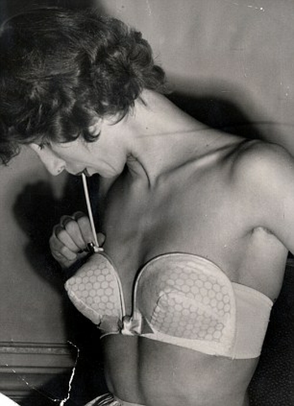 Femeile mint barbatii cu un decolteu fals inca din 1950. Cum arata sutienul minune. FOTO - Imaginea 2