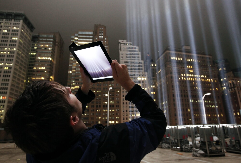 Luminile care bantuie New York-ul. SUA priveste spre cer inainte de comemorarea a 10 ani de la 9/11 - Imaginea 1