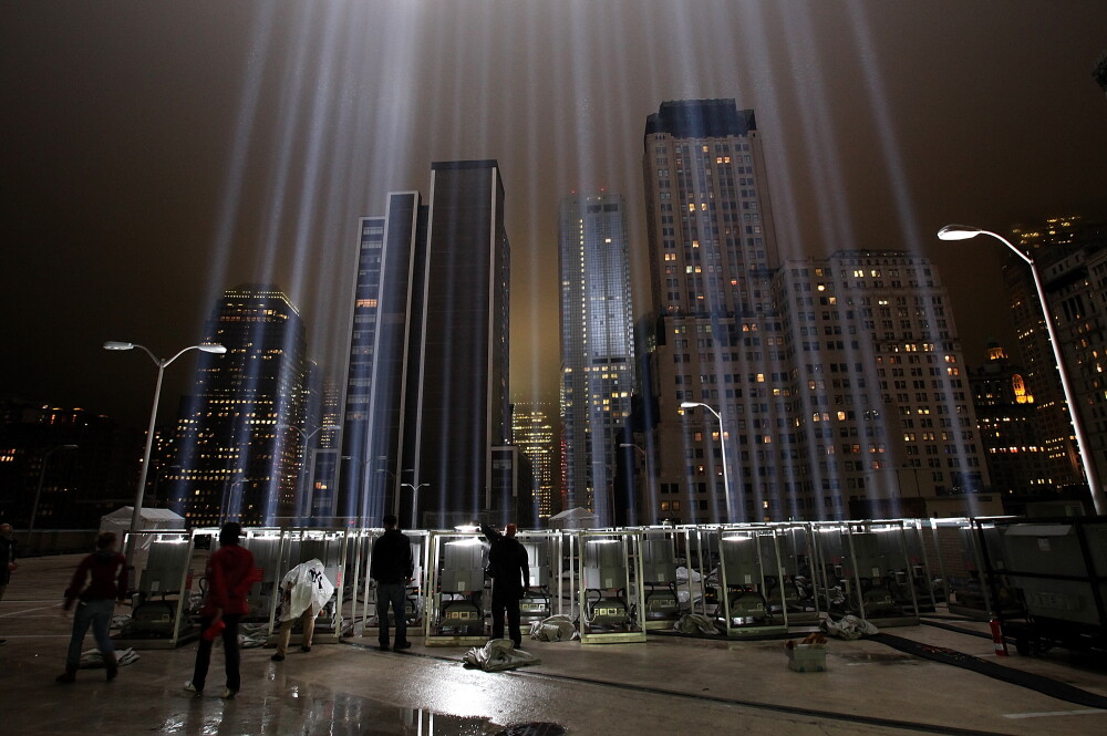 Luminile care bantuie New York-ul. SUA priveste spre cer inainte de comemorarea a 10 ani de la 9/11 - Imaginea 3