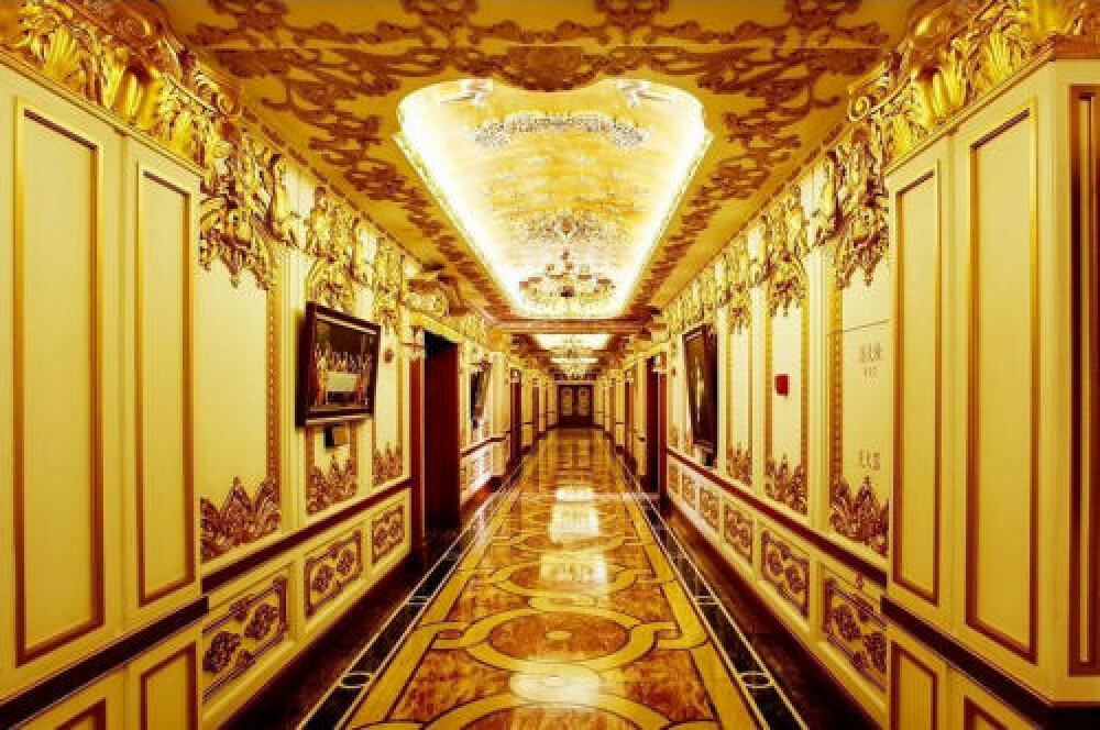 Natiunea copy-paste. Chinezii au clonat pana si Palatul Versailles. Pentru ce folosesc cladirea.FOTO - Imaginea 1