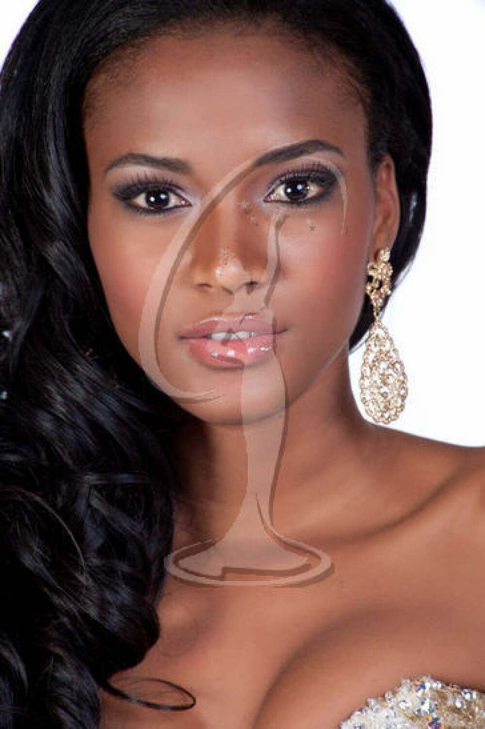 Este sau nu cea mai frumoasa femeie din lume? Acuzatii grave de frauda la Miss Univers 2011 - Imaginea 1