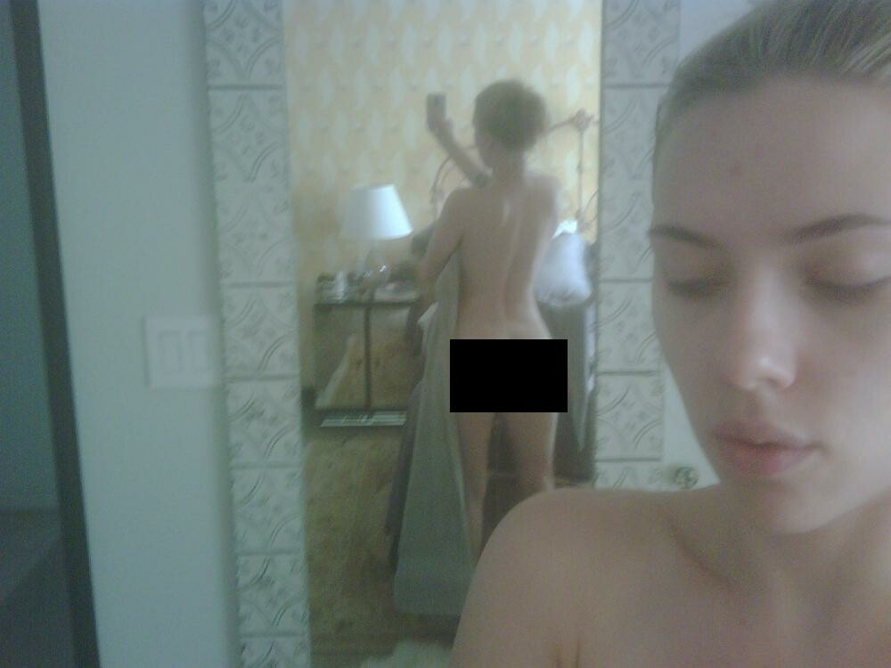 A pozat Scarlett Johansson goala? Imaginile care fac valva pe Internet - Imaginea 1