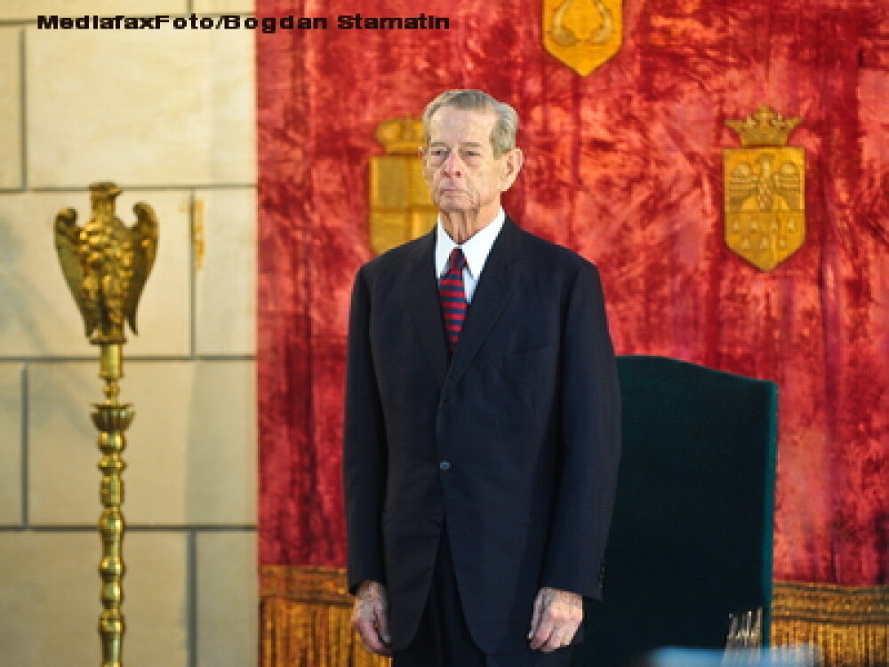 Regele Mihai, aplaudat minute in sir in Parlamentul Romaniei. 250 de invitati au asistat la discurs - Imaginea 2