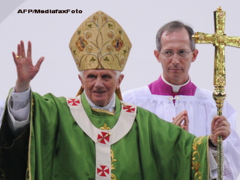 Papa Benedict, prima sa vizita oficiala in Germania: religie, proteste si discutii despre criza - Imaginea 1