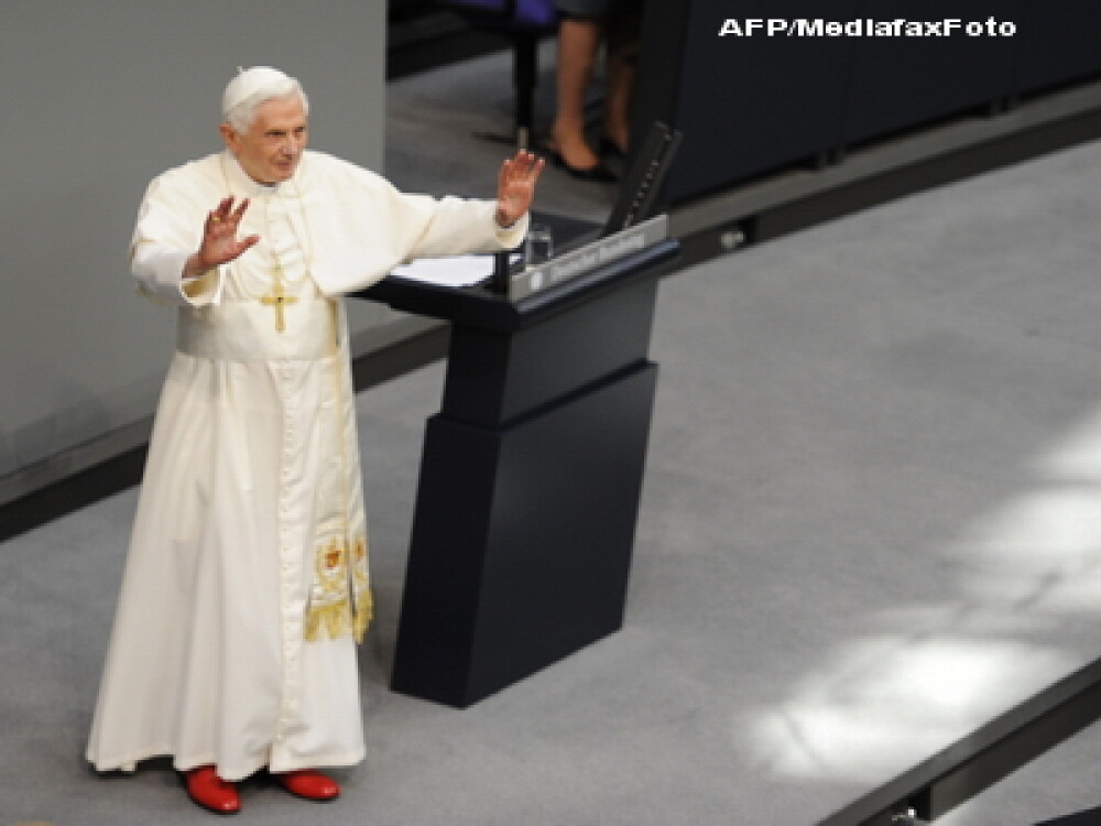 Papa Benedict, prima sa vizita oficiala in Germania: religie, proteste si discutii despre criza - Imaginea 2