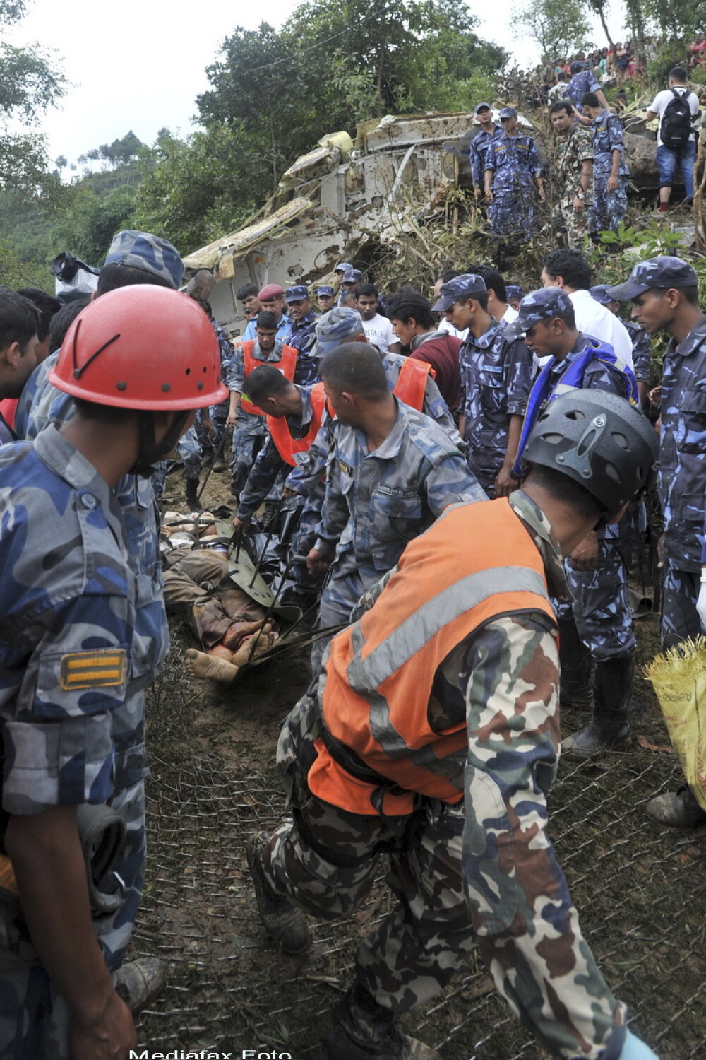 19 morti, majoritatea turisti straini, intr-un accident aviatic in Nepal. GALERIE FOTO - Imaginea 2