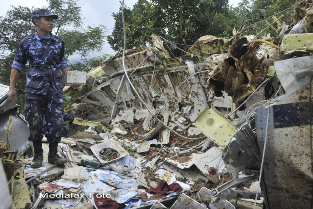 19 morti, majoritatea turisti straini, intr-un accident aviatic in Nepal. GALERIE FOTO - Imaginea 5