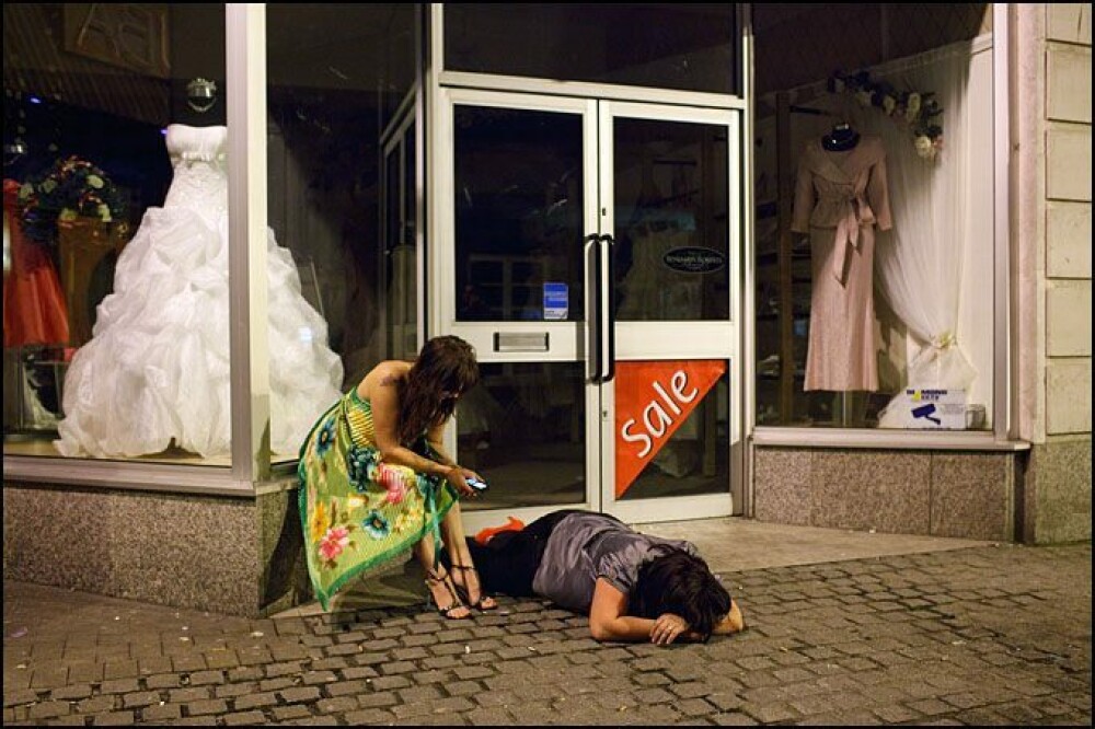 Bautura, femei si junk food. Imagini incredibile de la un 