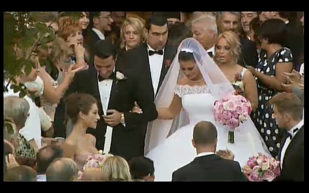 Cum a decurs cea mai frumoasa zi din viata fiicei Presedintelui. Imagini de la nunta Elenei Basescu - Imaginea 10