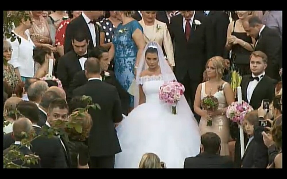 Cum a decurs cea mai frumoasa zi din viata fiicei Presedintelui. Imagini de la nunta Elenei Basescu - Imaginea 11